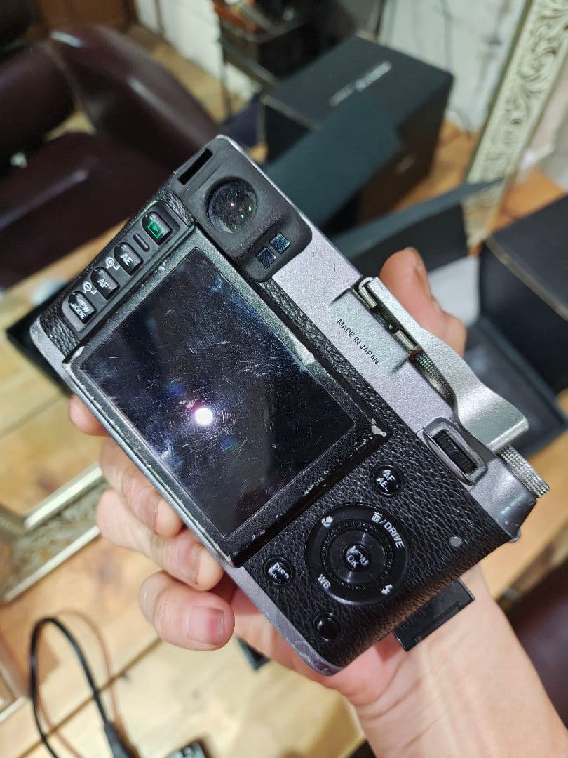 Fujifilm X100 コンパクトデジタルカメラ 箱 充電器バッテリー3個付